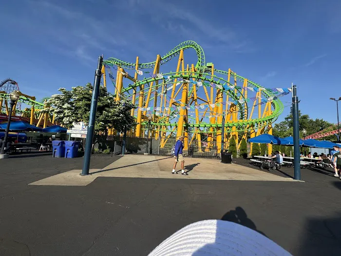 Six Flags: Hurricane Harbor 0
