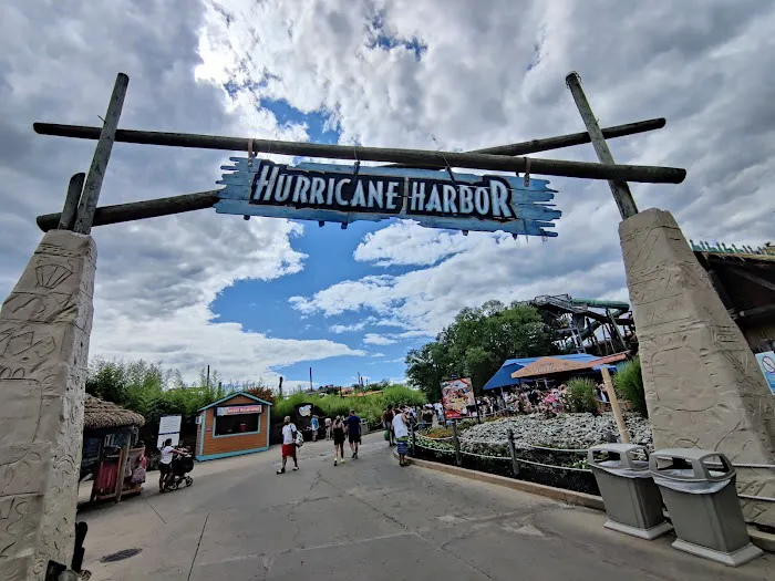 Six Flags: Hurricane Harbor 6