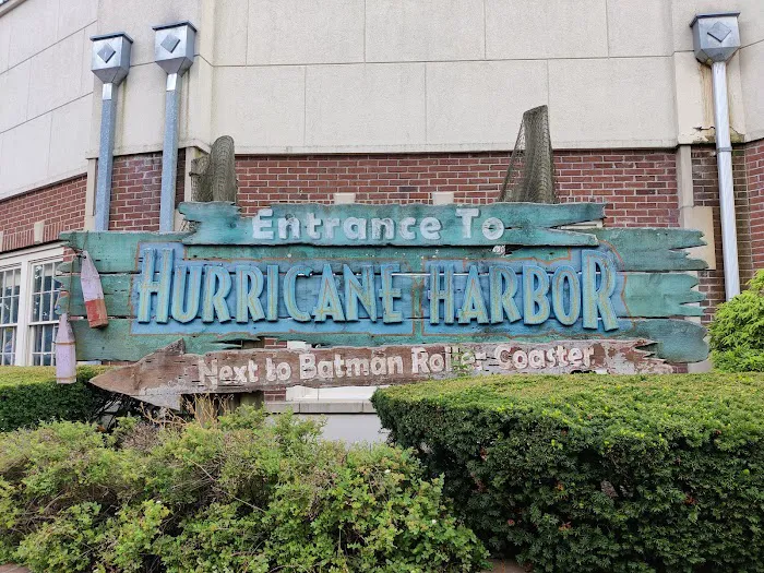 Six Flags: Hurricane Harbor 4