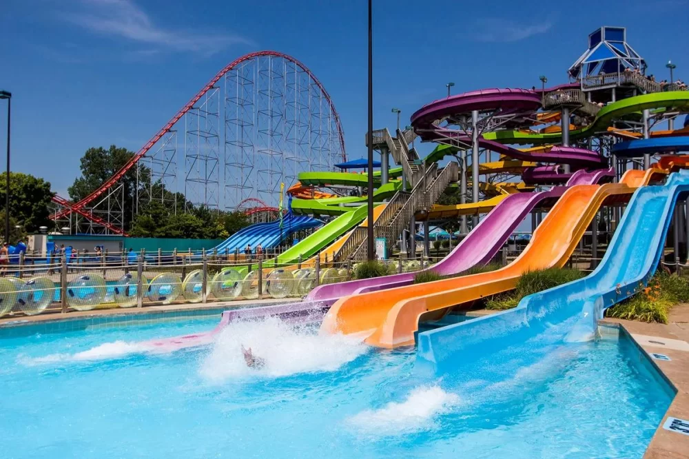 Top Water Parks with the Best Seasonal Rides and Attractions in the USA