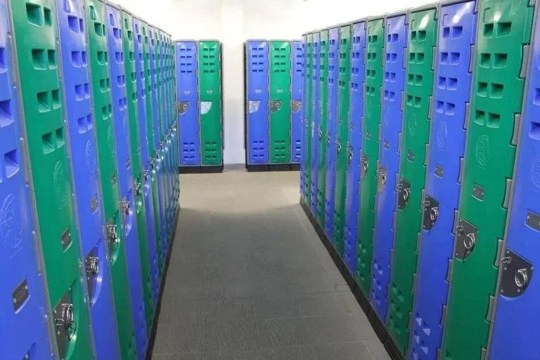Practical Tips for Choosing and Using Water Park Lockers and Storage Solutions