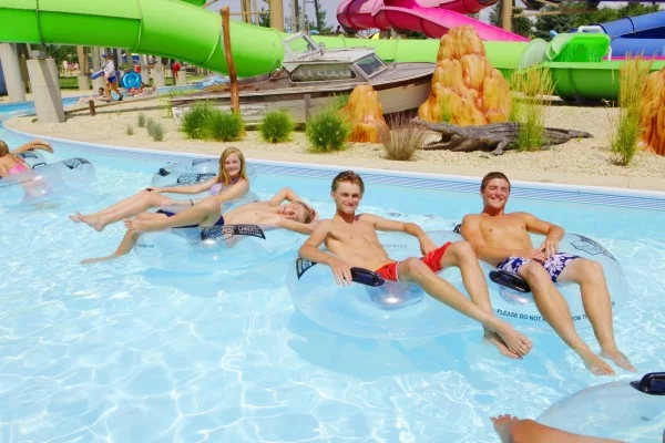 How to Enjoy Water Parks with Young Children: Practical Tips for Family Fun