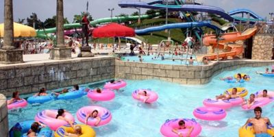 Water Parks with Kid-Friendly Swimming Areas – Fun, Safe, and Family-Approved